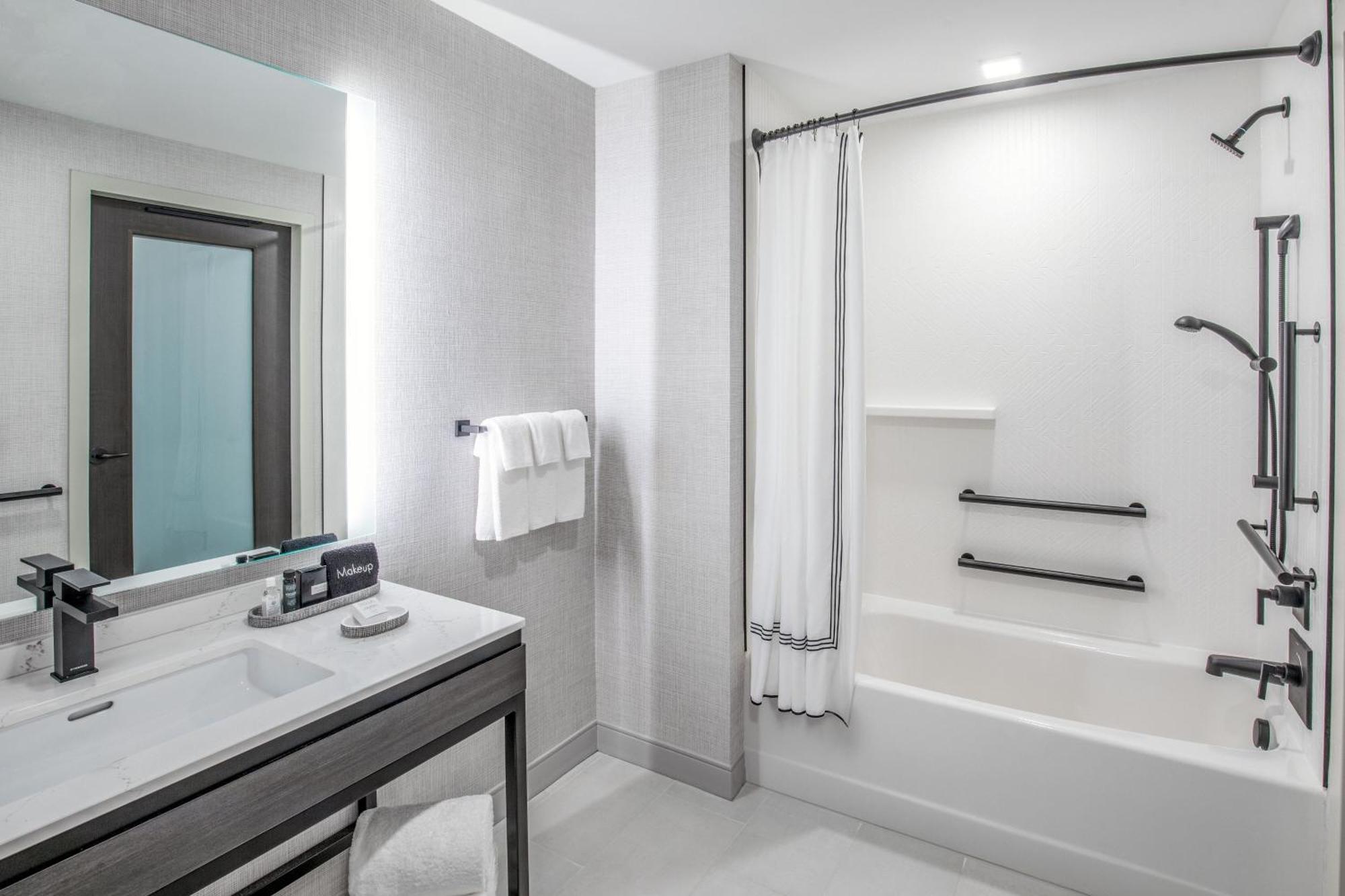 The Artisan At Tuscan Village, Salem, Nh, A Tribute Portfolio Hotel Extérieur photo